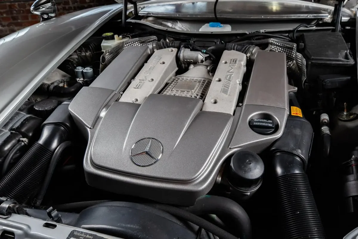 Mercedes-Benz-300-SL-engine V8