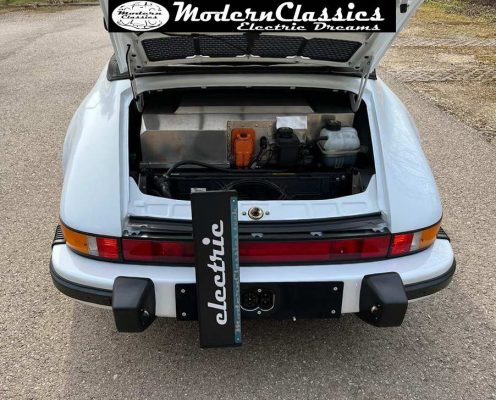 Porsche 911SC Electric - opened trunk